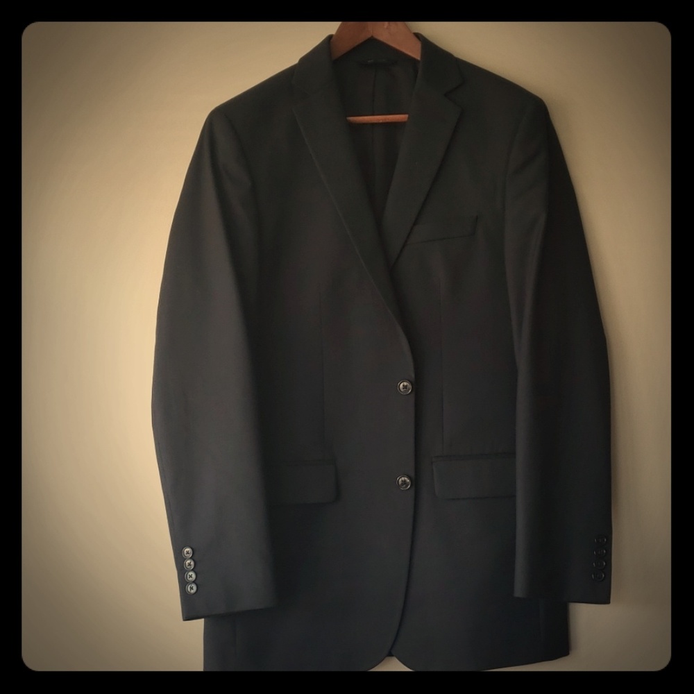 Apt 9, Black Suit